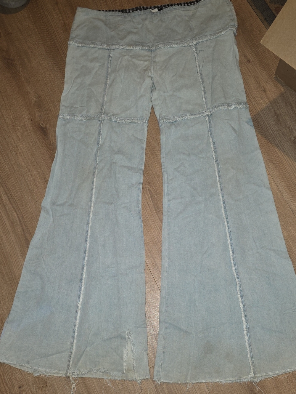 Light Wash Wide-Leg Flare Jeans - Women's